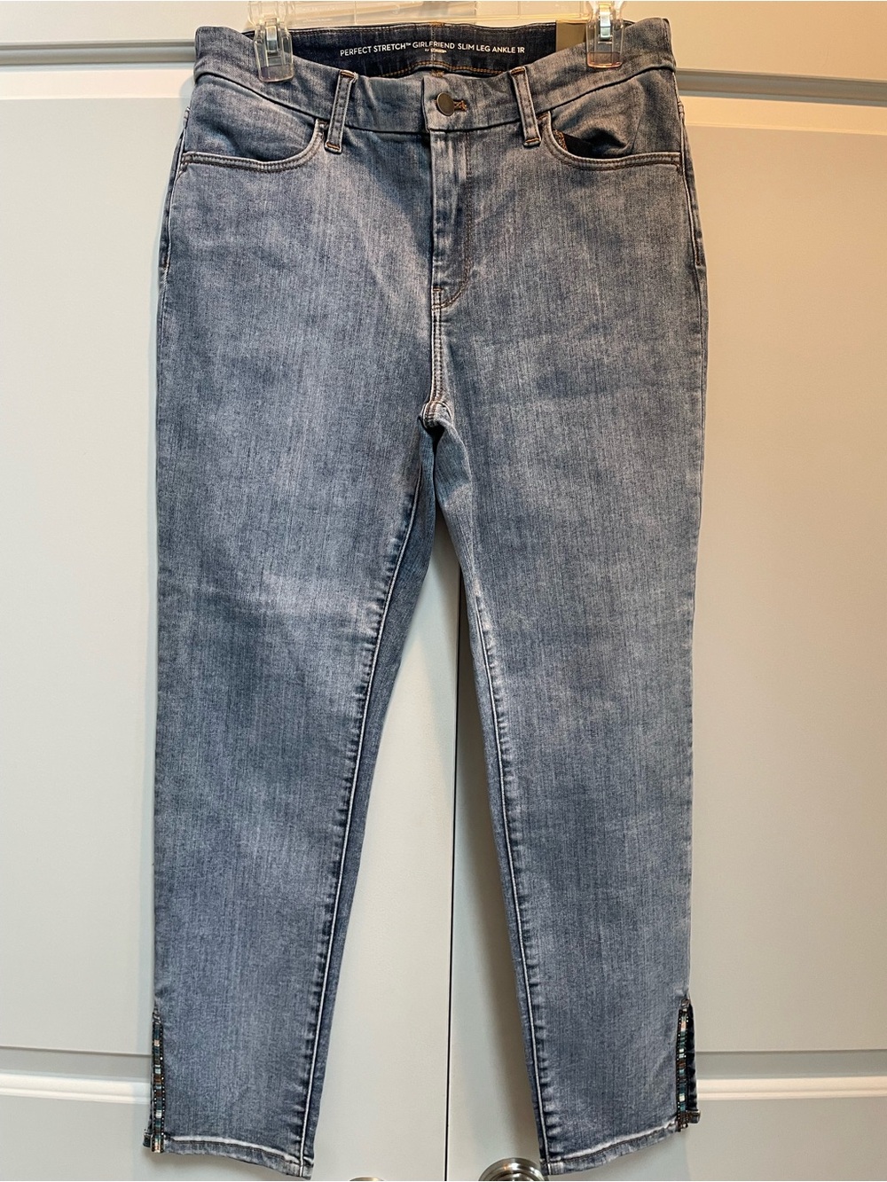 NWT Chicos Perfect Stretch Girlfriend Ankle Beaded Light Wash Size 8 Denim Jeans